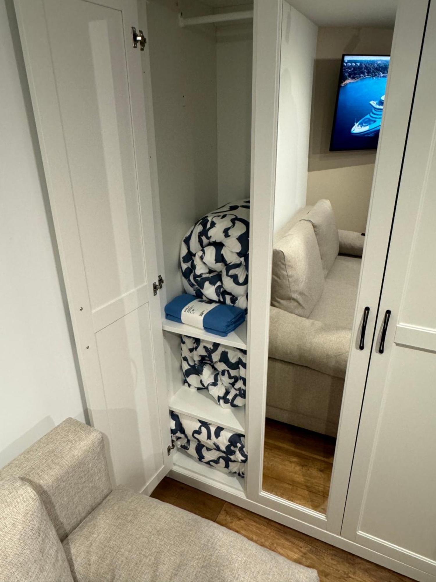 Gray Apartment 24H - Parking On The Street Katowice Luaran gambar